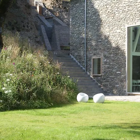 Spacious Holiday In With Garden *