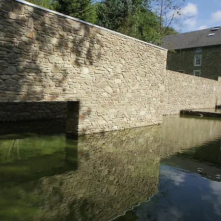 Spacious Holiday In With Garden *