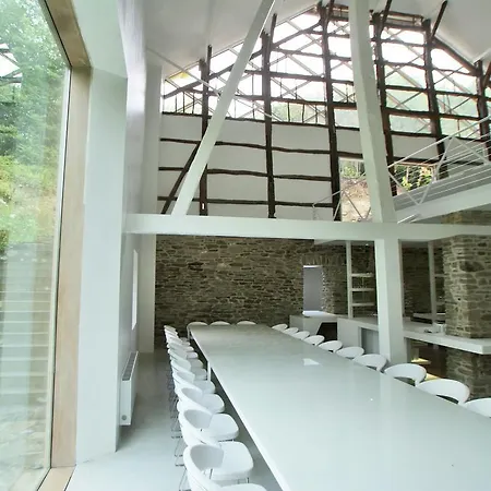 Spacious Holiday In With Garden *